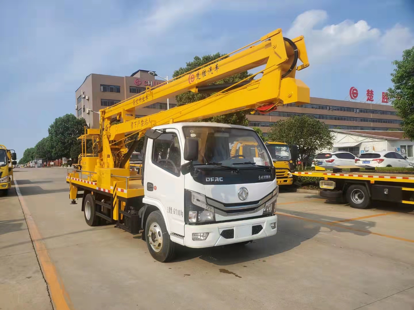 東風(fēng)多利卡16米折疊臂高空作業(yè)車(chē)