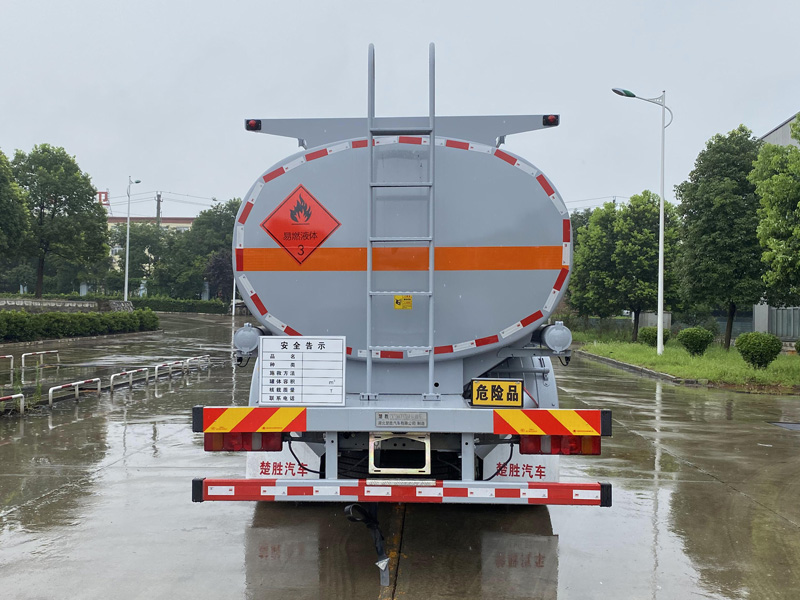 楚勝牌CSC5266GYYZK6A型運(yùn)油車