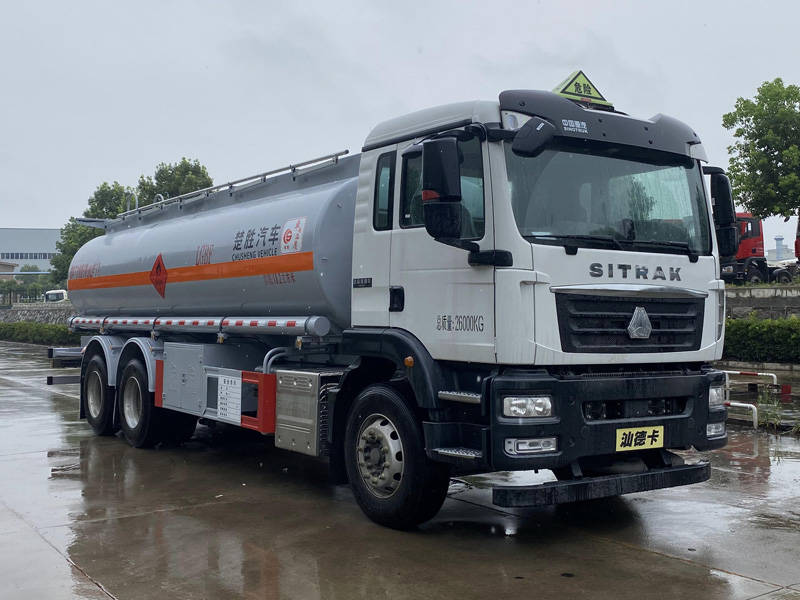 楚勝牌CSC5266GYYZK6A型運(yùn)油車