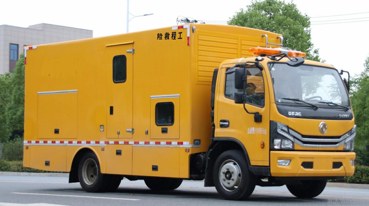 東風(fēng)多利卡救險(xiǎn)車(chē)