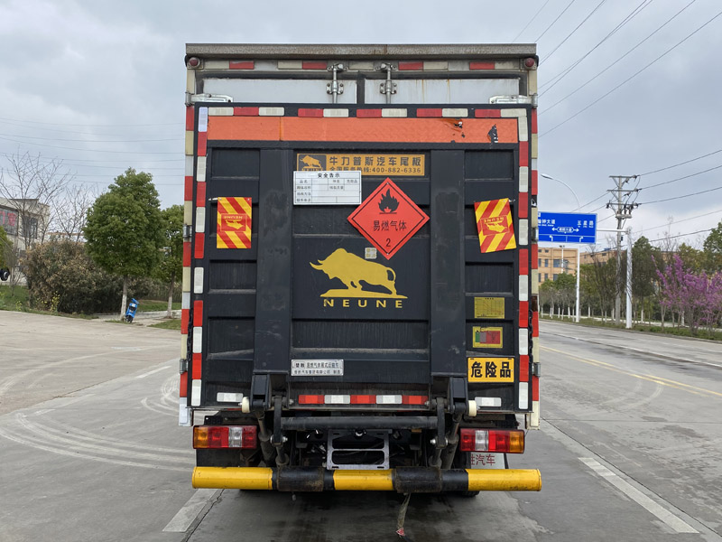 楚勝牌CSC5070XRQJW6型易燃?xì)怏w廂式運輸車