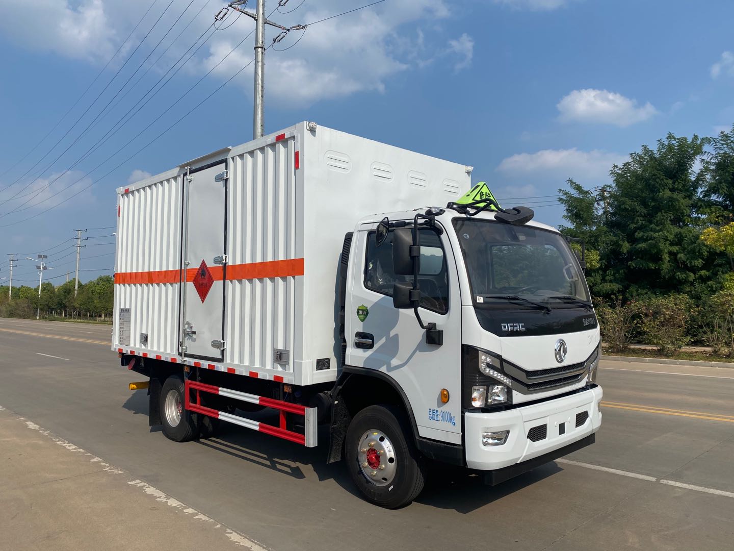 楚勝牌CSC5095XRQ6型易燃?xì)怏w廂式運(yùn)輸車