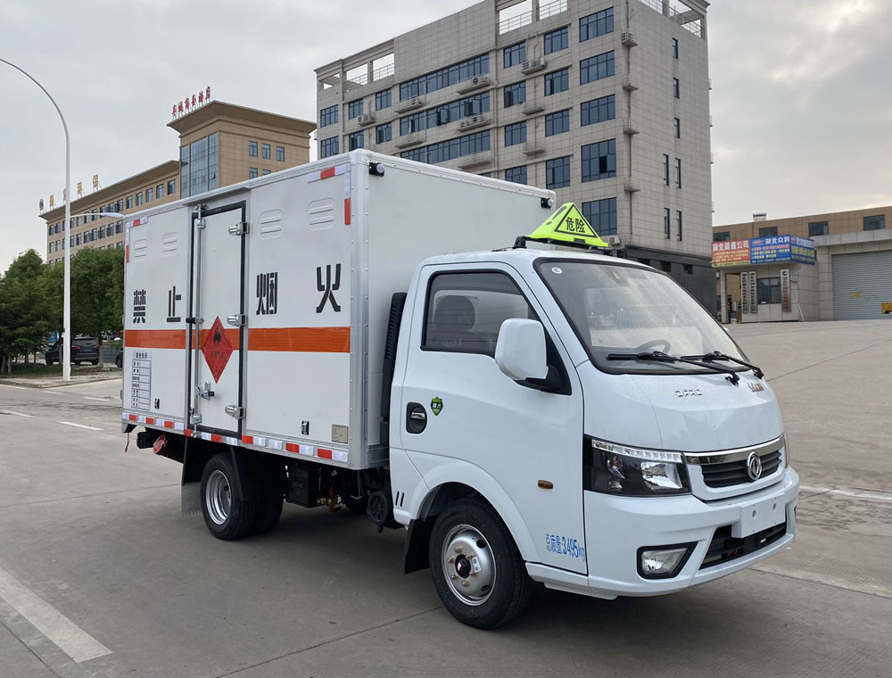 楚勝牌CSC5035XRQ6型易燃?xì)怏w廂式運(yùn)輸車