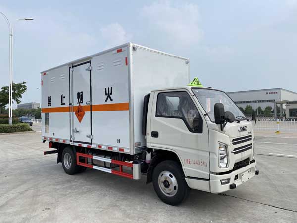楚勝牌CSC5040XQYJ6型爆破器材運(yùn)輸車(chē)